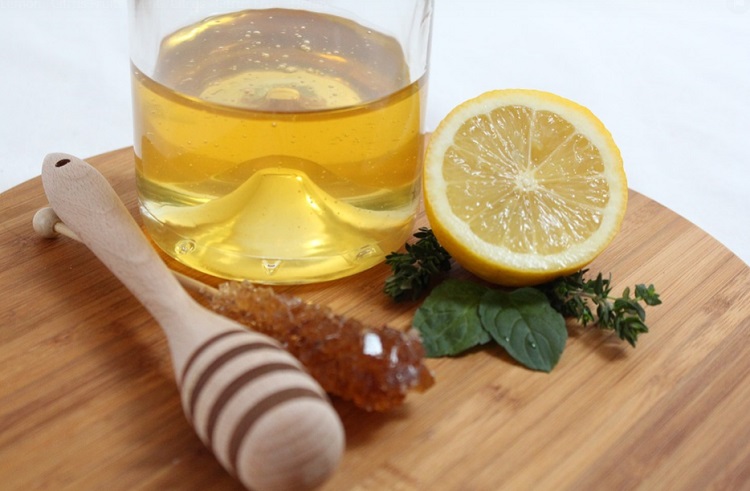 صورة لوصفة العسل والليمون والخميرة للبشرة 