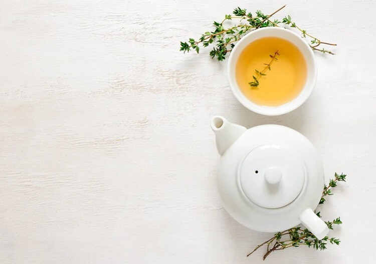 صورة شاى اخضر وتوضيح طرق التخلص من الهالات السوداء بالاعشاب
