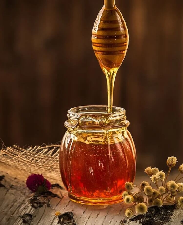 صورة عسل وتوضيح فوائد العسل والقرفة للبشرة