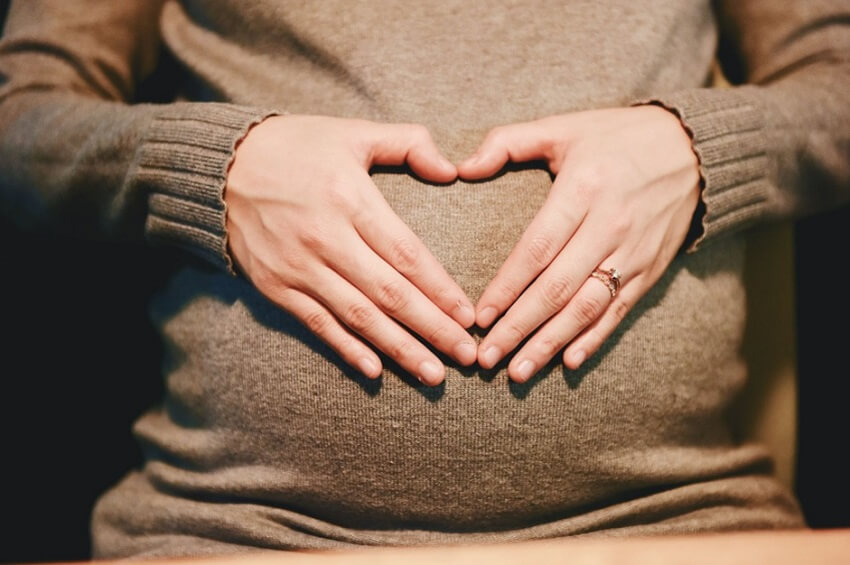 صورة مرأة حامل وتوضيح الحالة النفسية للمرأة الحامل