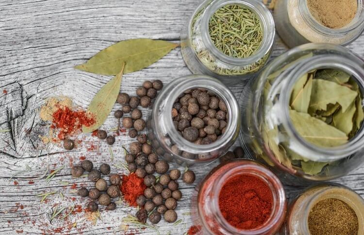صورة اعشاب وتوضيح علاج رائحة الفم الكريهة بالاعشاب