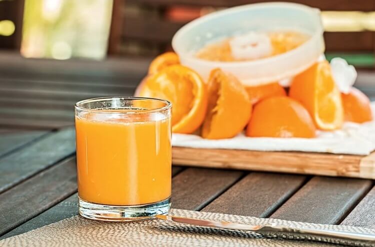 صورة عصير البرتقال والجزر وتوضيح فوائد عصير البرتقال والجزر للجسم